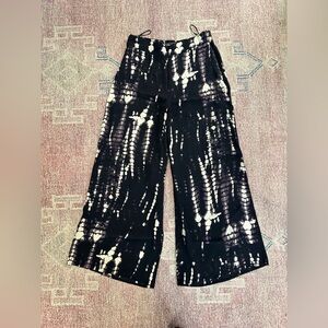 Akualani wide leg watercolor tie dye flowy pants size zip closure size medium